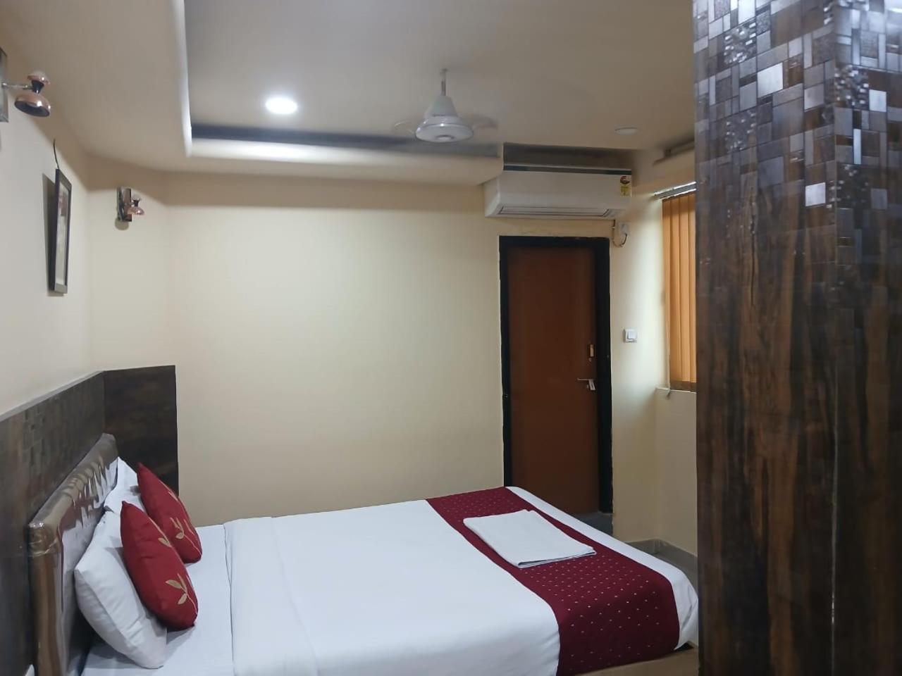 Blossoms Room Hotel Alekhya Residency- Luxury Lollection Хайдарабад Экстерьер фото
