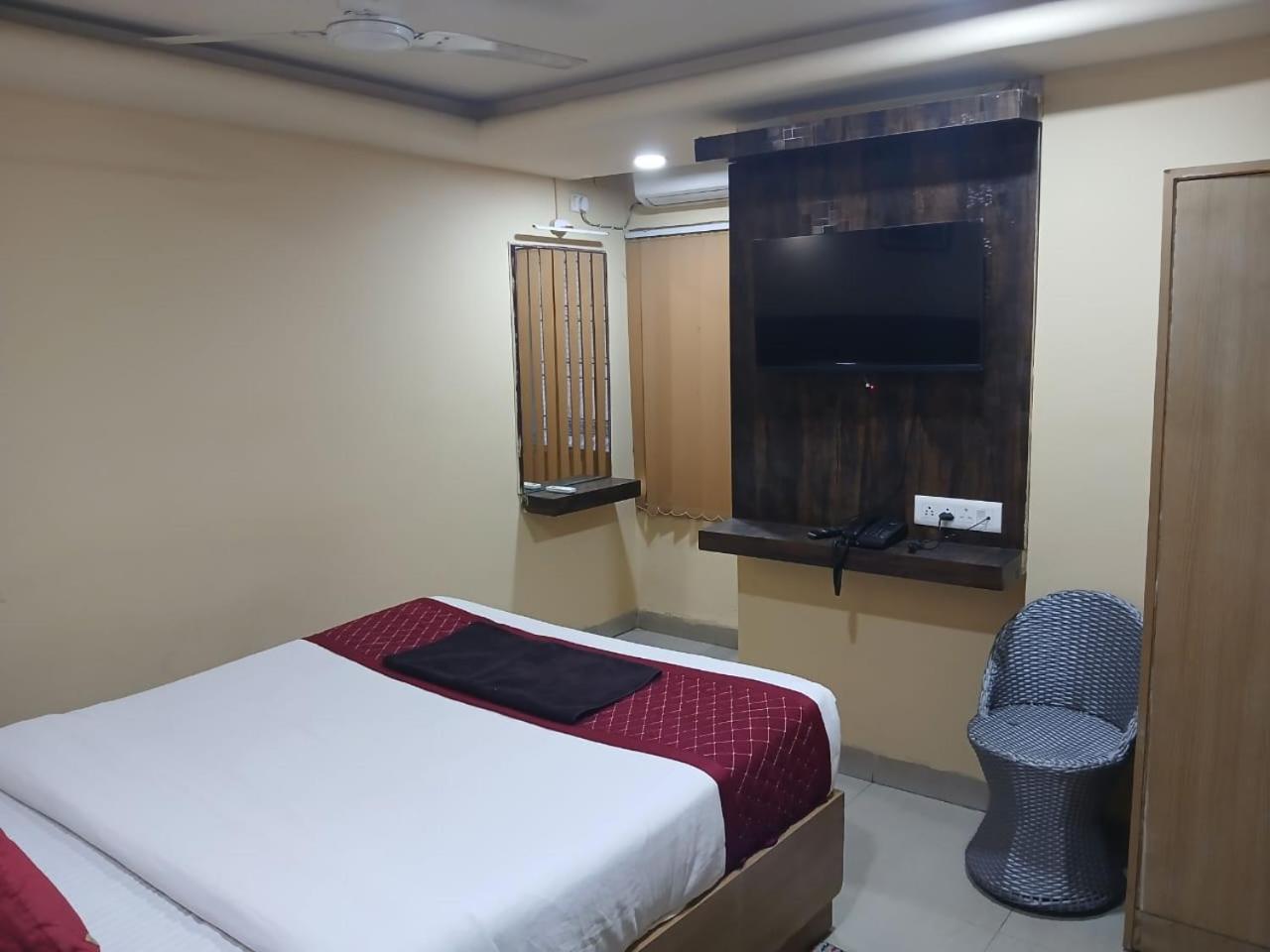 Blossoms Room Hotel Alekhya Residency- Luxury Lollection Хайдарабад Экстерьер фото